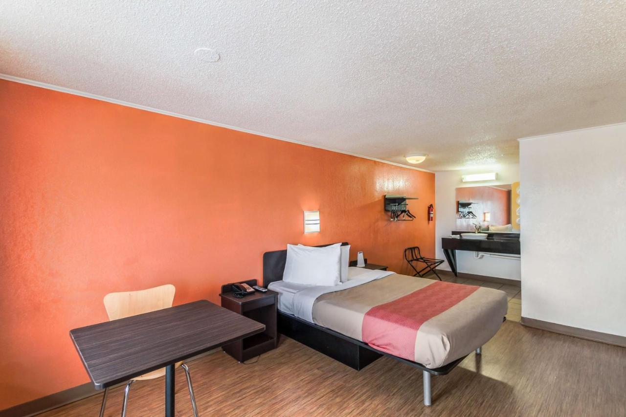 Motel 6 Kalamazoo Eksteriør billede